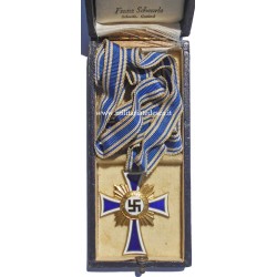 CASED MOTHER'S CROSS IN GOLD