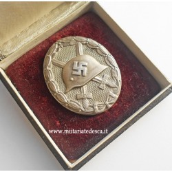 CASED SILVER WOUND BADGE...
